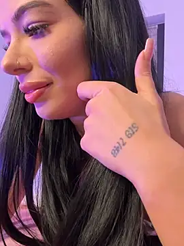 Snapshot of VivienDiamond chatting on February 16, 2026, 10:39 pm VivienDiamond online show from February 16, 2026, 10:39 pm