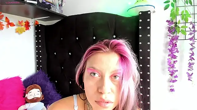 Snapshot of Midory_6 chatting on February 16, 2026, 6:48 pm Midory 6 online show from February 16, 2026, 6:48 pm