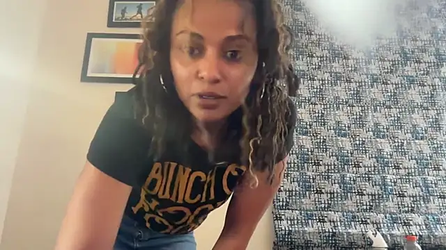 Goldie Glows63 online show from March 6, 2026, 6:43 am