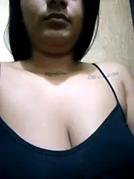 Zoe Renata online show from May 3, 2026, 9:59 am