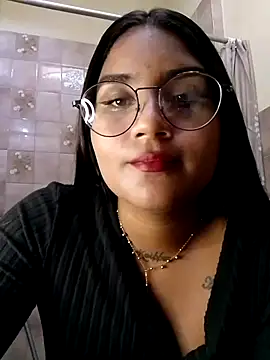 Zoe Renata online show from July 5, 2026, 8:05 pm