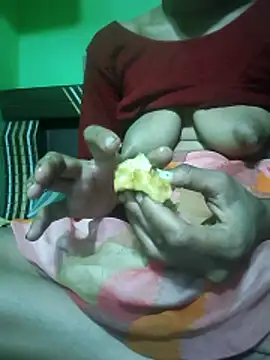 Snapshot of Komal4050 chatting on March 5, 2026, 1:07 pm Komal4050 online show from March 5, 2026, 1:07 pm