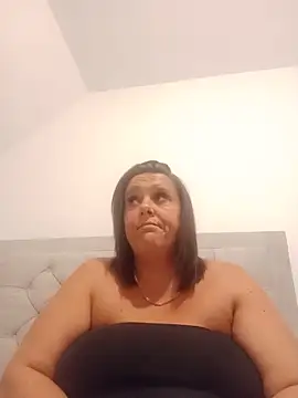 louisa36 online show from June 19, 2026, 10:35 pm