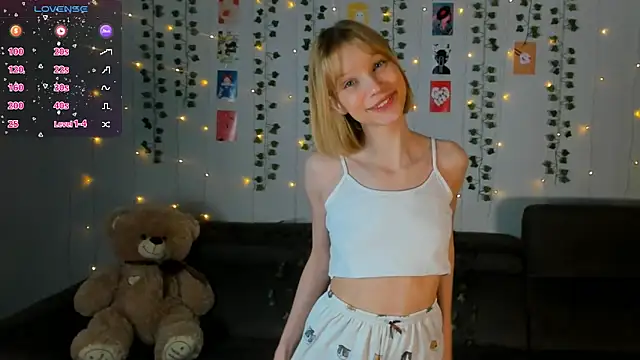 Snapshot of Kiracute18 chatting on February 27, 2026, 4:51 pm Kiracute18 online show from February 27, 2026, 4:51 pm