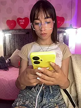 Snapshot of alahia_pink chatting on February 18, 2026, 3:13 am alahia pink online show from February 18, 2026, 3:13 am