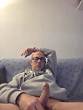 Snapshot of pareja47 chatting on February 23, 2026, 8:44 am pareja47 online show from February 23, 2026, 8:44 am