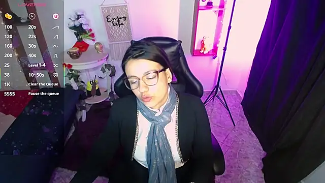 QueenRose94 online show from March 3, 2026, 4:02 pm