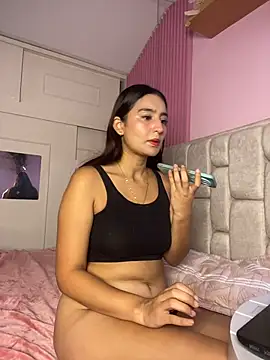 -BabyLuna online show from April 14, 2026, 1:06 pm