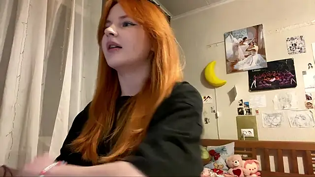 Snapshot of DynaLoom chatting on February 9, 2026, 3:16 pm DynaLoom online show from February 9, 2026, 3:16 pm