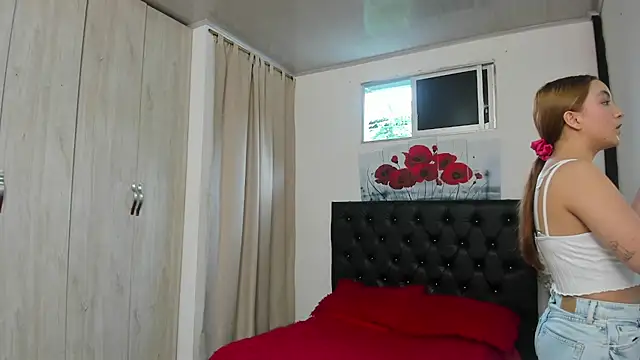 Kitty f00x online show from June 21, 2026, 8:11 pm