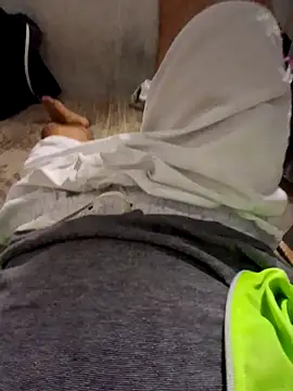 Snapshot of ReizinhoOh chatting on February 19, 2026, 10:28 pm ReizinhoOh online show from February 19, 2026, 10:28 pm