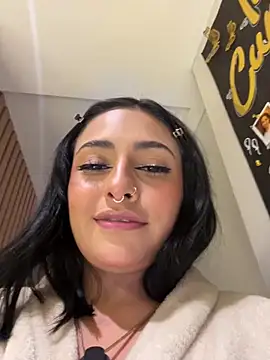 Nanda vixen  online show from May 16, 2026, 12:18 am