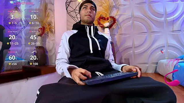 ItsZairen online show from May 17, 2026, 3:26 am