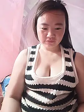 Snapshot of lisn-cute chatting on July 9, 2026, 11:42 pm lisn-cute online show from July 9, 2026, 11:42 pm