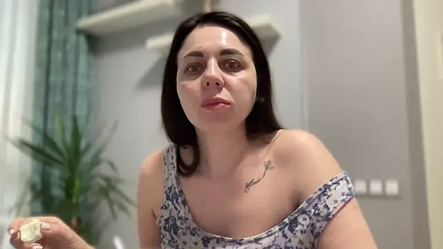 Snapshot of Darsy_Rox chatting on April 6, 2026, 3:26 am Darsy Rox online show from April 6, 2026, 3:26 am