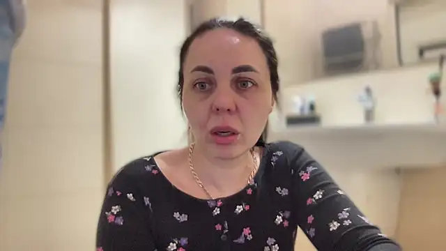 Snapshot of Darsy_Rox chatting on April 12, 2026, 9:58 am Darsy Rox online show from April 12, 2026, 9:58 am