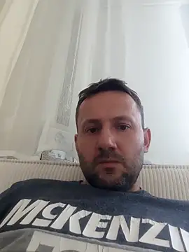 defaktor online show from May 23, 2026, 3:27 pm