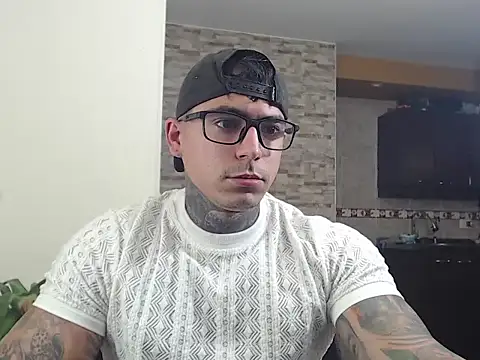 Snapshot of maxstrom111 chatting on February 8, 2026, 7:50 pm maxstrom111 online show from February 8, 2026, 7:50 pm