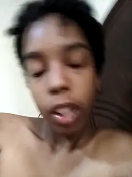 Roxilover online show from February 8, 2026, 2:20 pm