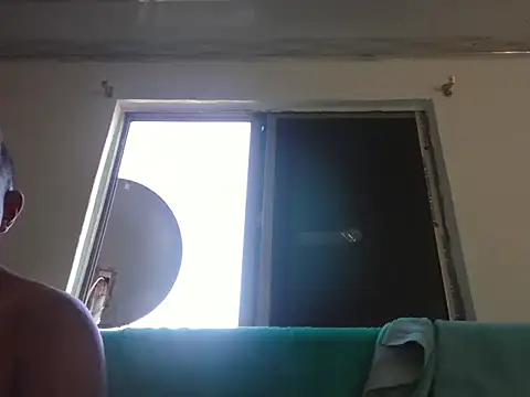 Snapshot of Quillero18 chatting on February 8, 2026, 2:42 pm Quillero18 online show from February 8, 2026, 2:42 pm