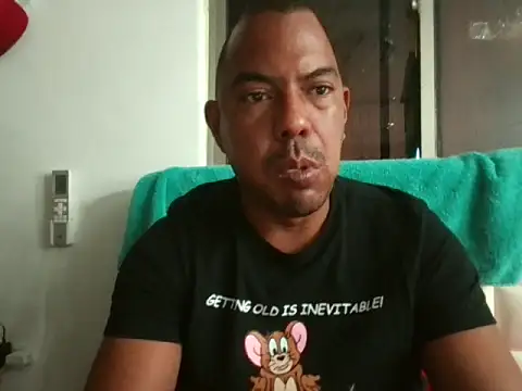 Snapshot of Quillero18 chatting on February 24, 2026, 2:59 pm Quillero18 online show from February 24, 2026, 2:59 pm