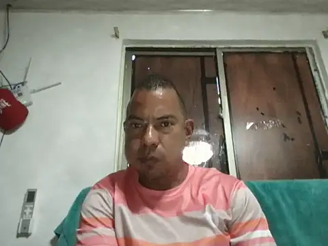 Snapshot of Quillero18 chatting on February 25, 2026, 3:10 pm Quillero18 online show from February 25, 2026, 3:10 pm