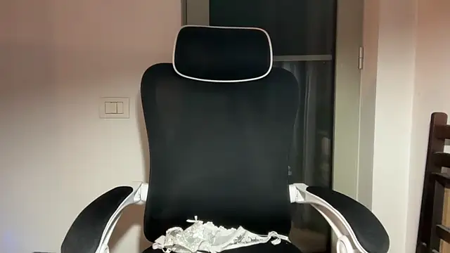 minniebunnyyy online show from March 4, 2026, 10:49 pm