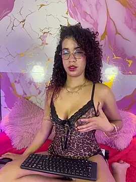 Woo isDaphne online show from April 5, 2026, 11:24 pm