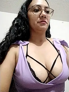 Snapshot of Salma-sweet chatting on March 4, 2026, 2:17 am Salma-sweet online show from March 4, 2026, 2:17 am