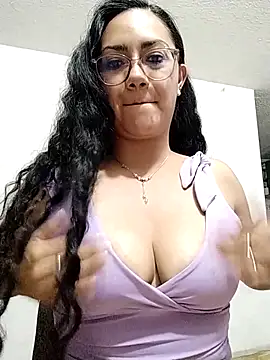 Snapshot of Salma-sweet chatting on April 3, 2026, 4:21 am Salma-sweet online show from April 3, 2026, 4:21 am