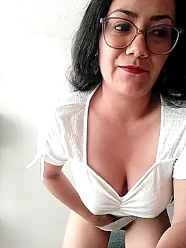 Snapshot of Salma-sweet chatting on April 12, 2026, 5:29 pm Salma-sweet online show from April 12, 2026, 5:29 pm