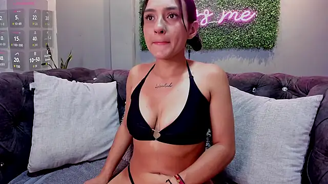 Snapshot of danielebeck chatting on February 24, 2026, 7:45 pm danielebeck online show from February 24, 2026, 7:45 pm