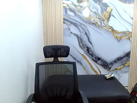 Snapshot of DaviidBuckx_ chatting on February 15, 2026, 2:30 am DaviidBuckx online show from February 15, 2026, 2:30 am