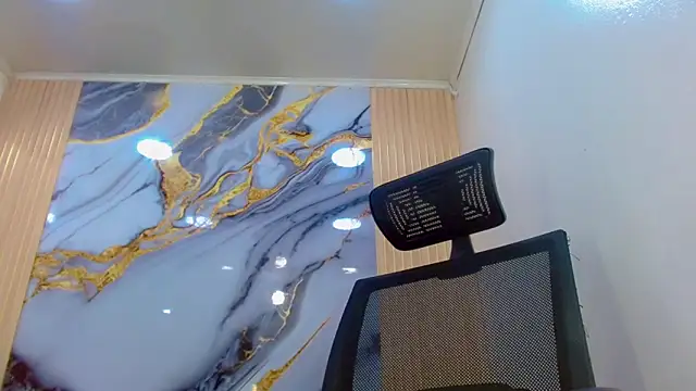 Snapshot of DaviidBuckx_ chatting on February 25, 2026, 2:10 am DaviidBuckx online show from February 25, 2026, 2:10 am