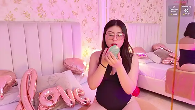 Snapshot of Mia_Reize chatting on February 9, 2026, 12:20 pm Mia Reize online show from February 9, 2026, 12:20 pm