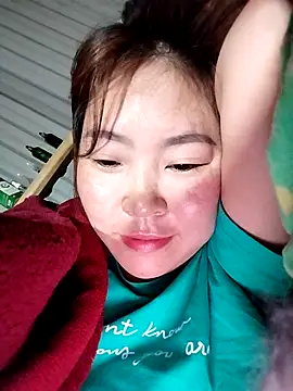 Yiyoongg online show from February 10, 2026, 11:20 pm