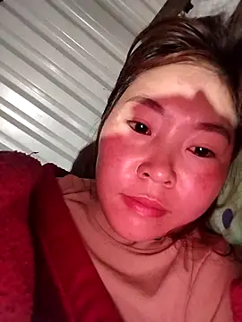 Yiyoongg online show from February 12, 2026, 11:44 pm