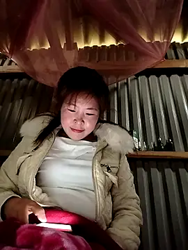 Yiyoongg online show from February 17, 2026, 2:08 am