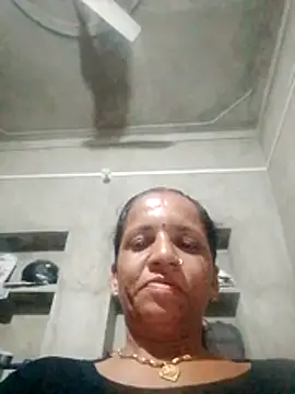 Snapshot of Anitarakkoli chatting on May 27, 2026, 10:18 pm Anitarakkoli online show from May 27, 2026, 10:18 pm