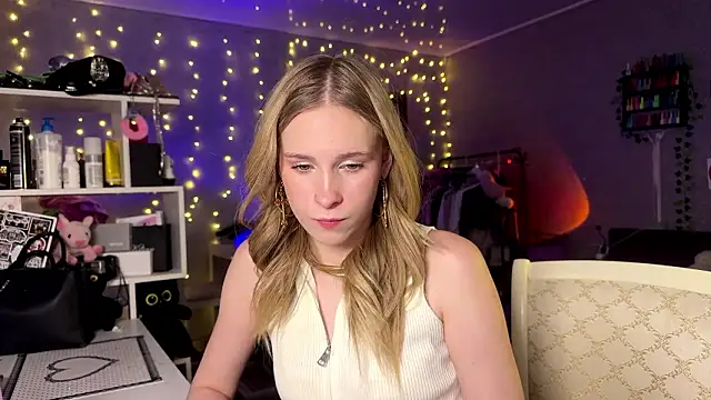 Snapshot of amily_sunray chatting on March 15, 2026, 2:45 pm amily sunray online show from March 15, 2026, 2:45 pm