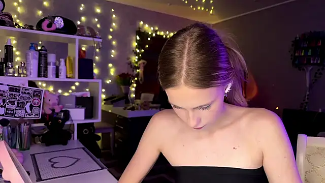 Snapshot of amily_sunray chatting on March 23, 2026, 3:05 pm amily sunray online show from March 23, 2026, 3:05 pm