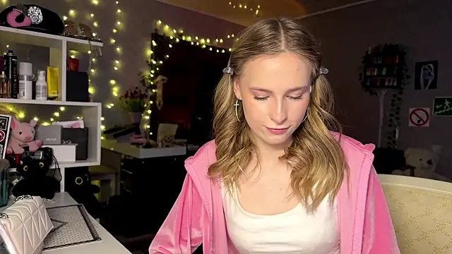 Snapshot of amily_sunray chatting on March 26, 2026, 2:33 pm amily sunray online show from March 26, 2026, 2:33 pm