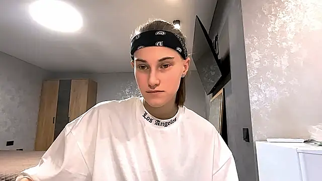 Snapshot of DannieColla chatting on March 17, 2026, 12:08 pm DannieColla online show from March 17, 2026, 12:08 pm