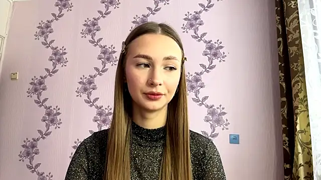 Snapshot of LacieHelaire chatting on March 3, 2026, 7:25 am LacieHelaire online show from March 3, 2026, 7:25 am