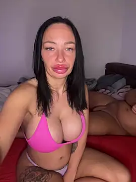 Snapshot of SaraHotDiamond_xoxo chatting on May 5, 2026, 7:55 pm SaraHotDiamond xoxo online show from May 5, 2026, 7:55 pm
