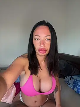 Snapshot of SaraHotDiamond_xoxo chatting on May 11, 2026, 4:40 am SaraHotDiamond xoxo online show from May 11, 2026, 4:40 am