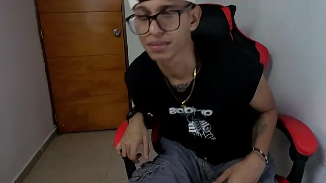 Niklausxxx online show from March 3, 2026, 4:40 am