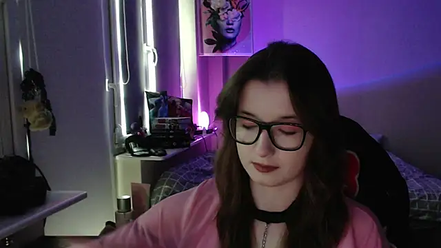 LunaXcherry online show from April 28, 2026, 4:45 pm