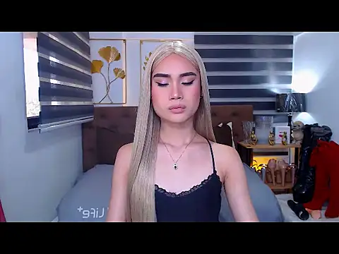 Snapshot of JuicyCockThea chatting on April 13, 2026, 1:33 am JuicyCockThea online show from April 13, 2026, 1:33 am