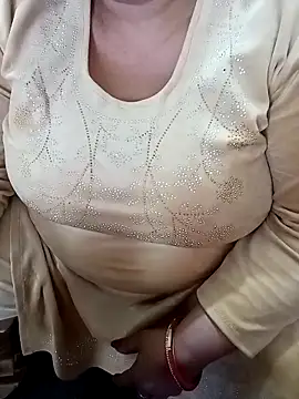 Snapshot of Simran_008 chatting on February 14, 2026, 9:39 am Simran 008 online show from February 14, 2026, 9:39 am